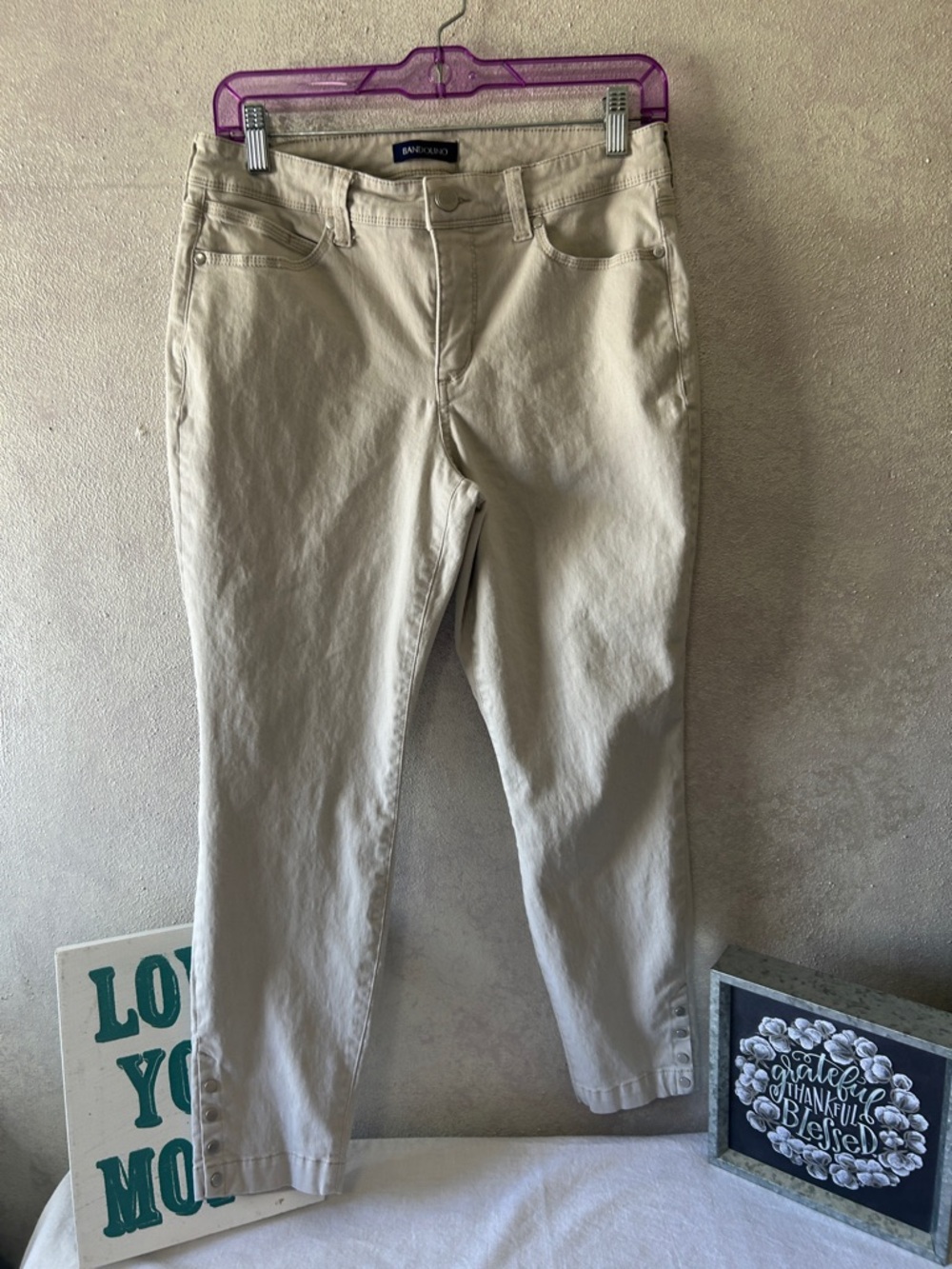 Bandolino Cropped Ankle Pants in Light Cream
